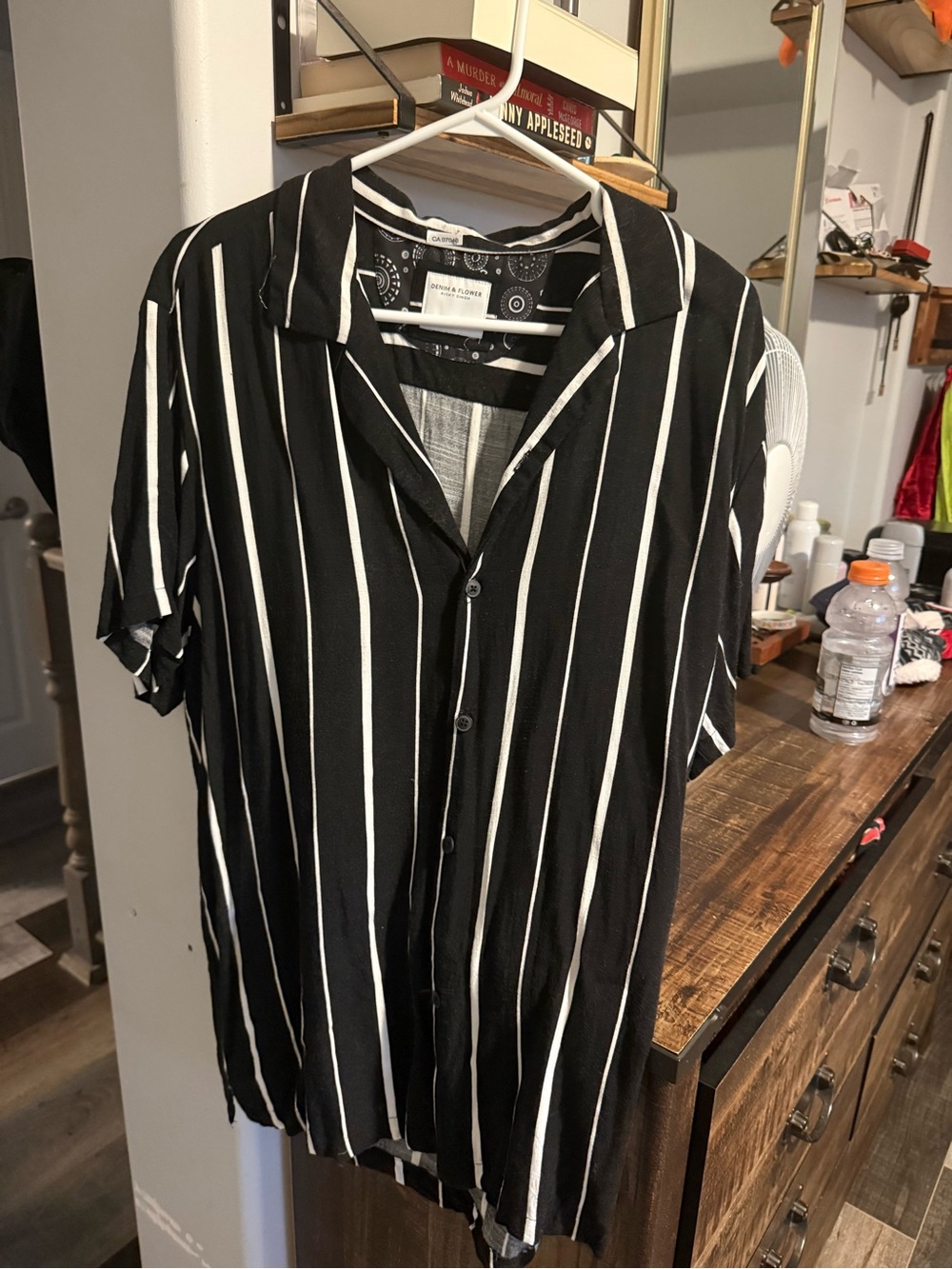 Denim & Flower Black and White Vertical Stripe Short-Sleeve Button Shirt